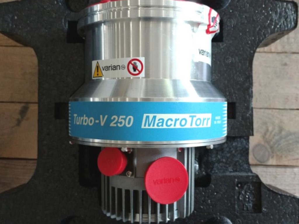 Varian Turbo V250 MacroTorr