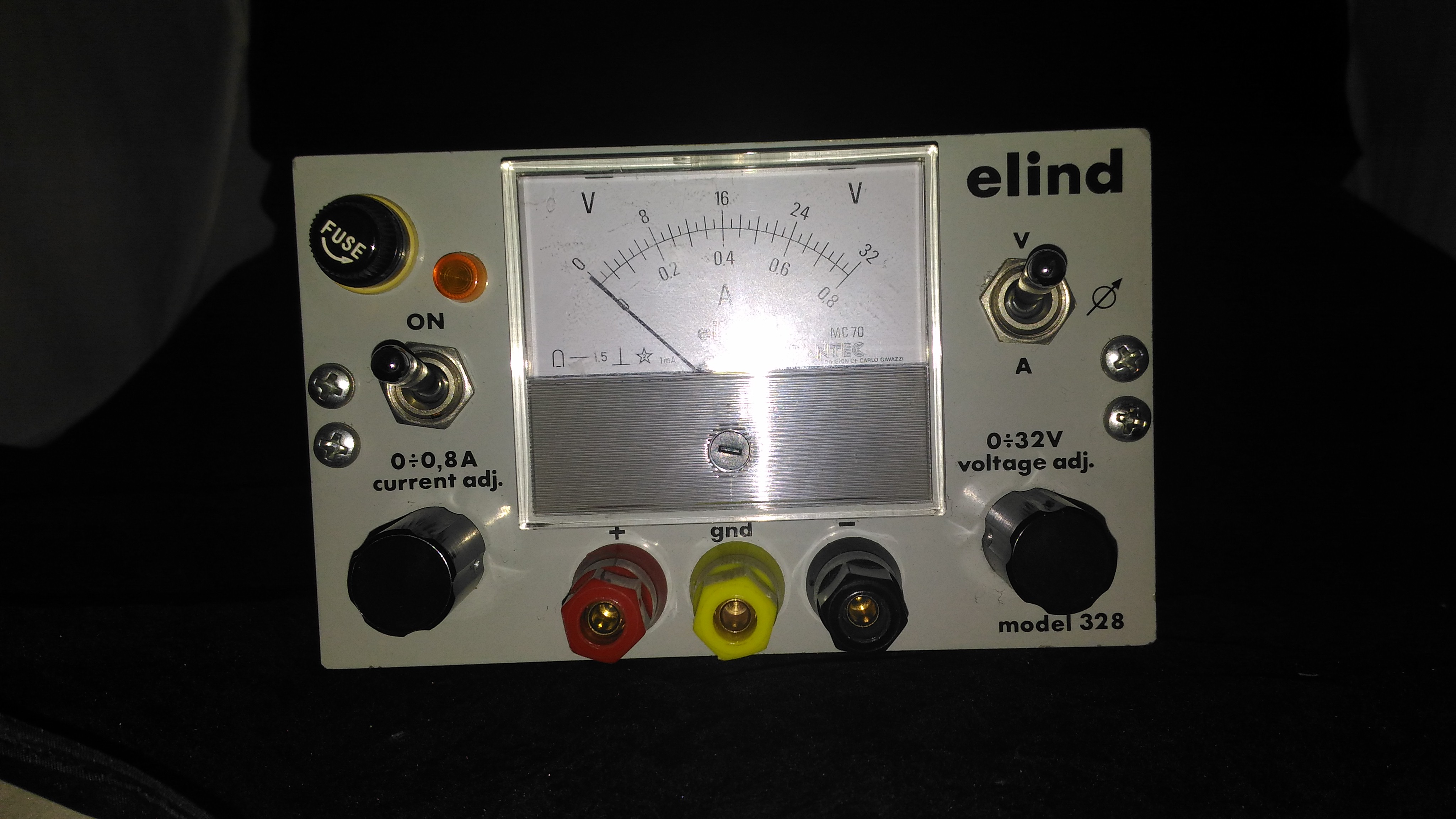 Elind 328 Laboratory power supply 0-0,8A current adj - 0 - 32 V voltage ...